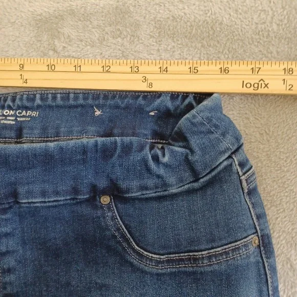 Chicos Pull On Capri Jeans Sz 14 Blue Denim Stretch Cropped Stretch Casual - Picture 7 of 12